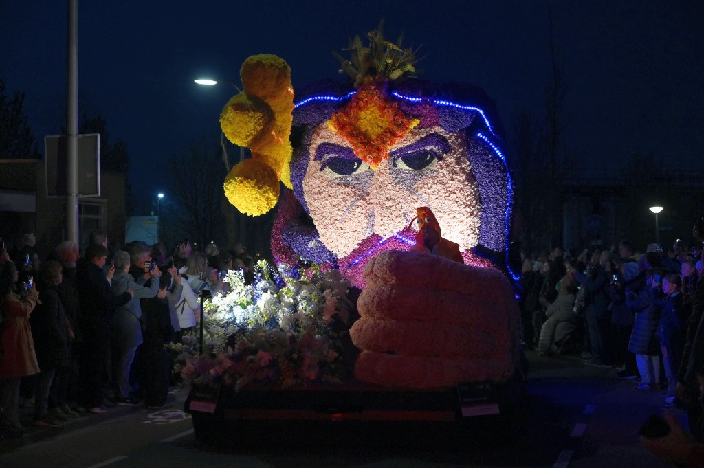 ../Images/Verlicht bloemencorso 2025 051.jpg